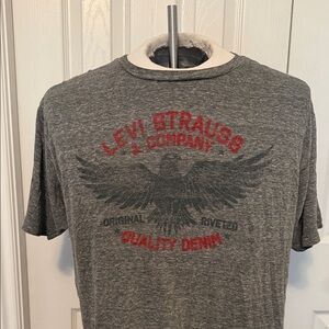 Levi's Charcoal Gray Graphic Tee. Create a bundle and save!